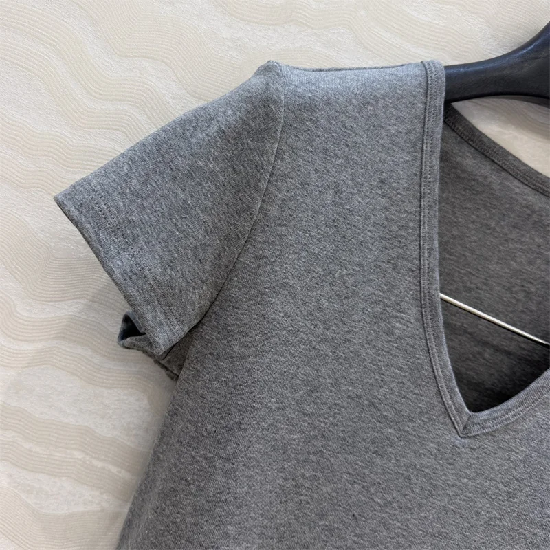 Bild 4: Damen-T-Shirt Neues elastisches, gestricktes, figurbetontes Kurzarm-Oberteil für den Sommer 2026 Hochwertiger V-Ausschnitt-Pullover aus reiner Baumwolle