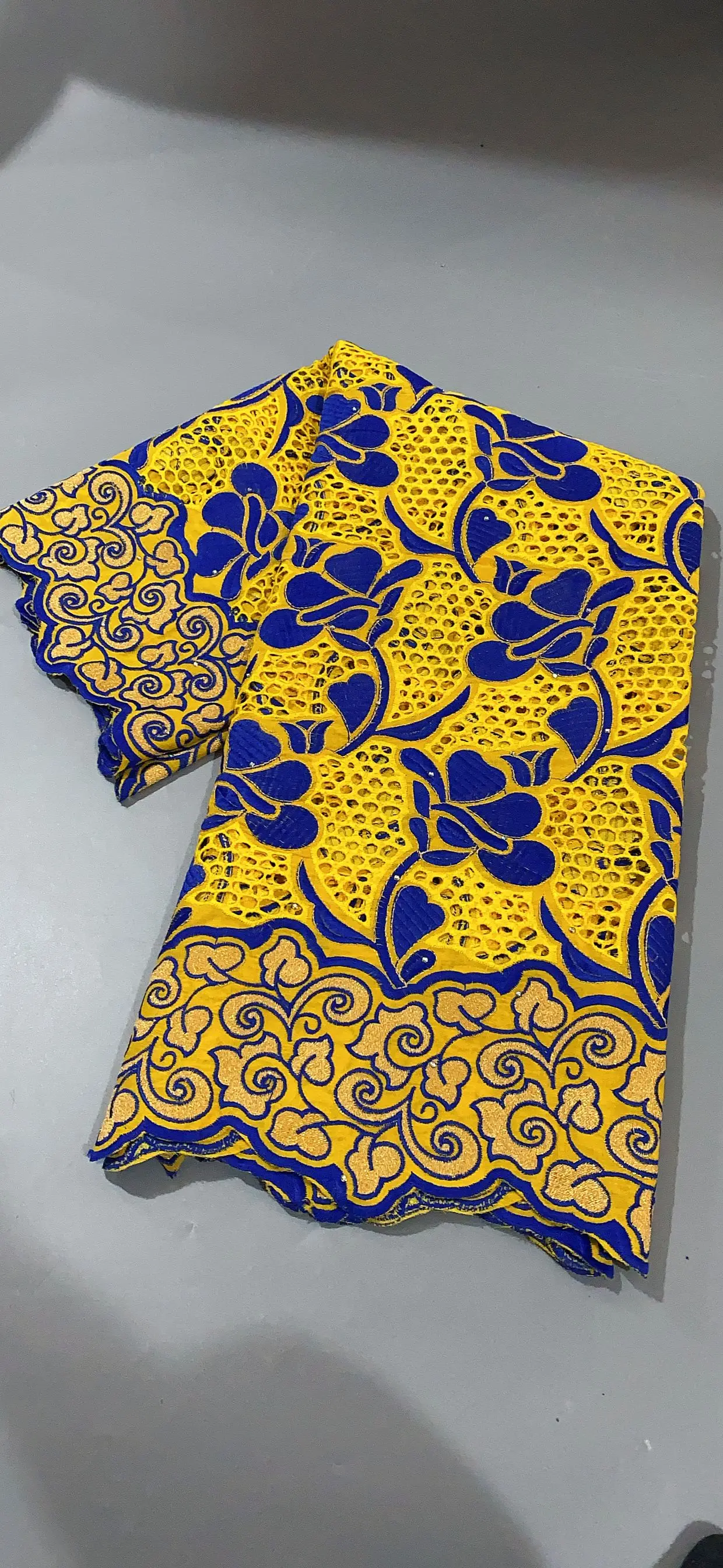 Ausverkauf Nigerianische wasserlösliche Spitze Afrikanische Baumwolle Guipure-schnur Spitze Stoff für Frauen Party Kleid Hohe Qualität, 2,5 Yards