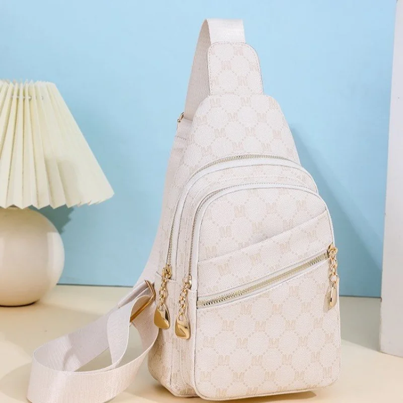 

Элегантная женская сумка-мессенджер из кожи премиум-класса, классический элегантный стиль и металлический акцент для поездок на работу ​