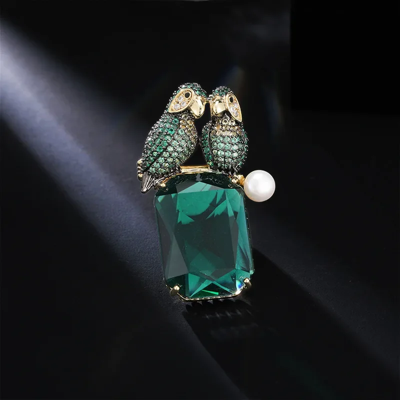 

The design sense is grand, high-end, elegant and creative bird-loving brooch, featuring a high-end and niche design sense