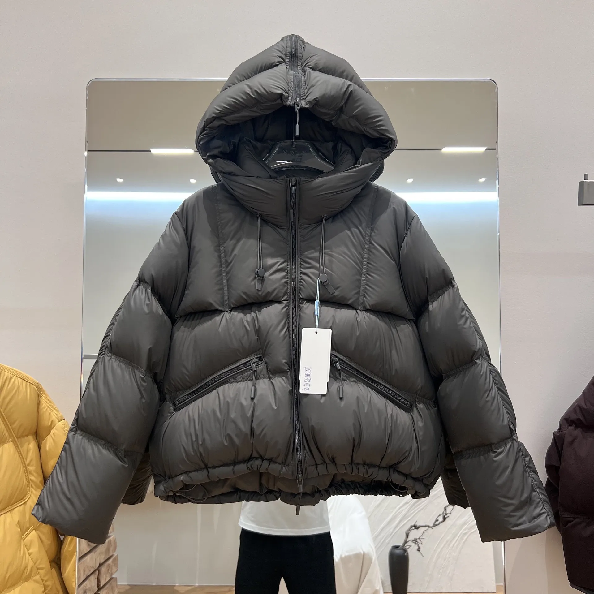 سترة شتوية نسائية لعام 2025 بغطاء للرأس سترة دافئة قصيرة للركاب #3