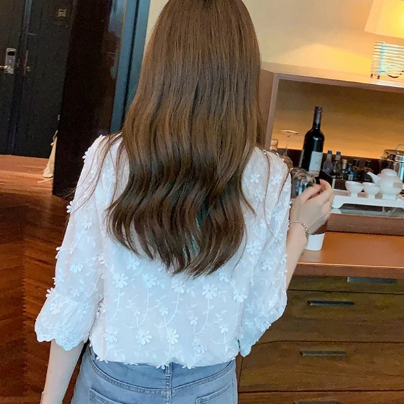 New Fashion Stereoscopic Embroidered White Woman Blouse 2024 Stylish Elegant Women\'s Cotton Shirts Floral Short Sleeve Tops 9638