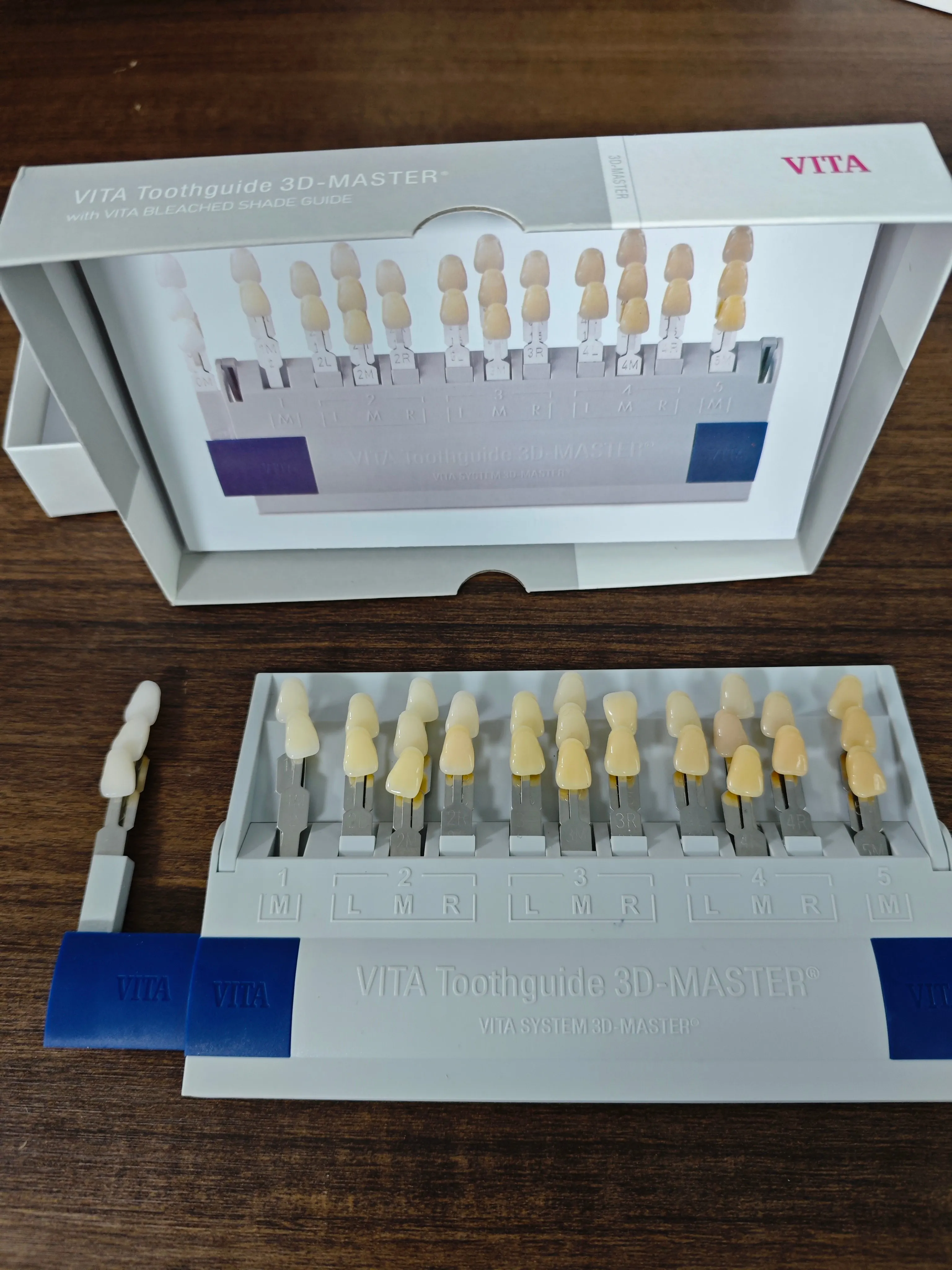 

Vita 3D Master Dental Lab Bleach Shade Guide 29 Colors Teeth Whitening Colorimetric Comparison Plate for Dentistry Clinic