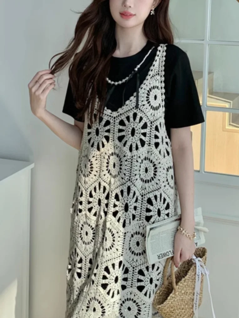 2025 Vestido de tirantes huecos de encaje de ganchillo estilo festivo sin mangas en capas vestido bohemio de playa de longitud media