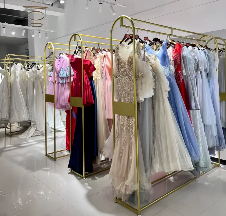 

Golden Tailed Wedding Dress Display Stand, Floor standing Studio Hanger, Dress Gallery, Xiuhe Clothing Display Side Hanger