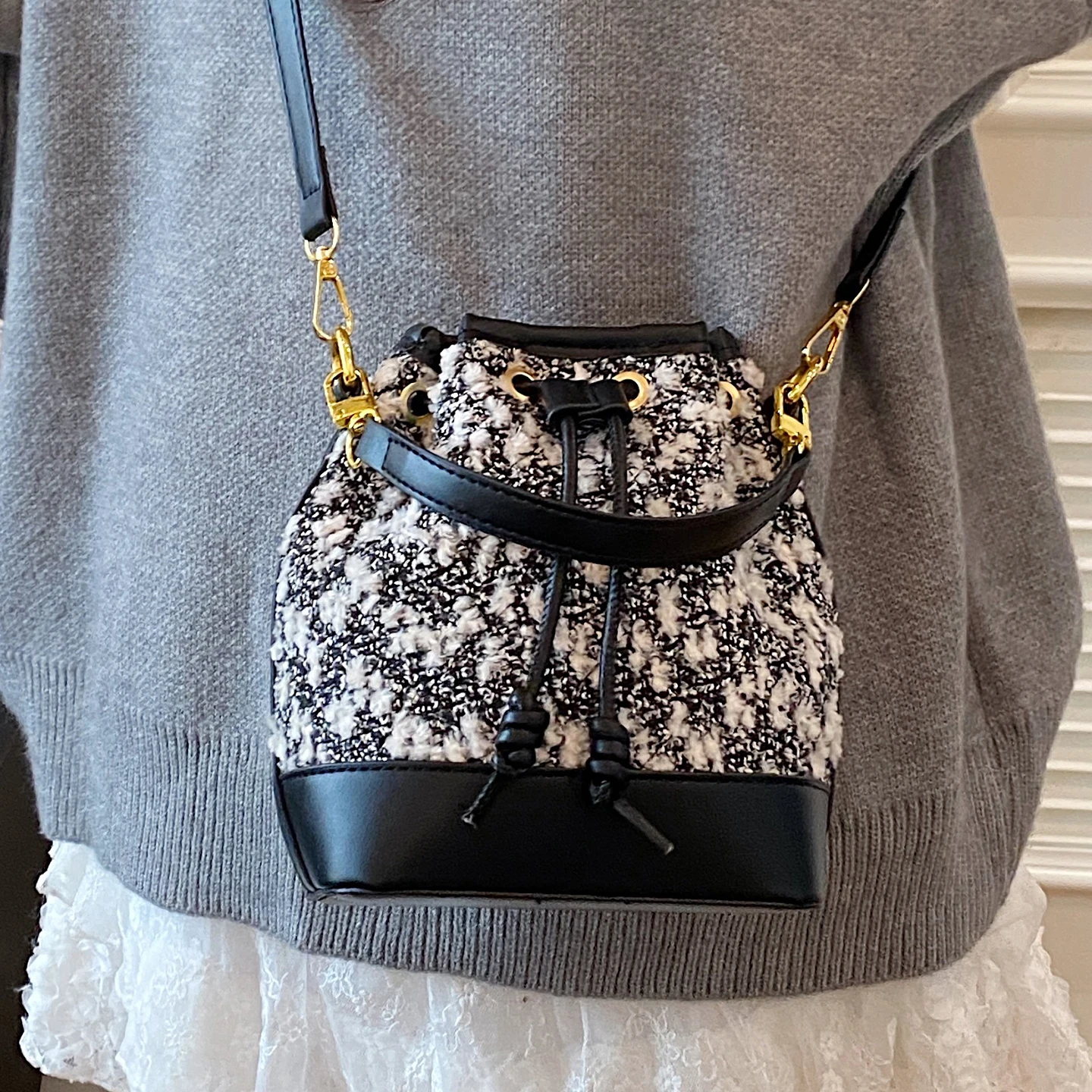 أزياء رقيق دلو حقائب للنساء الصلبة سلسلة التصحيح بو حقيبة يد سعة كبيرة الإناث اليومية التنقل رسول الكتف حزمة