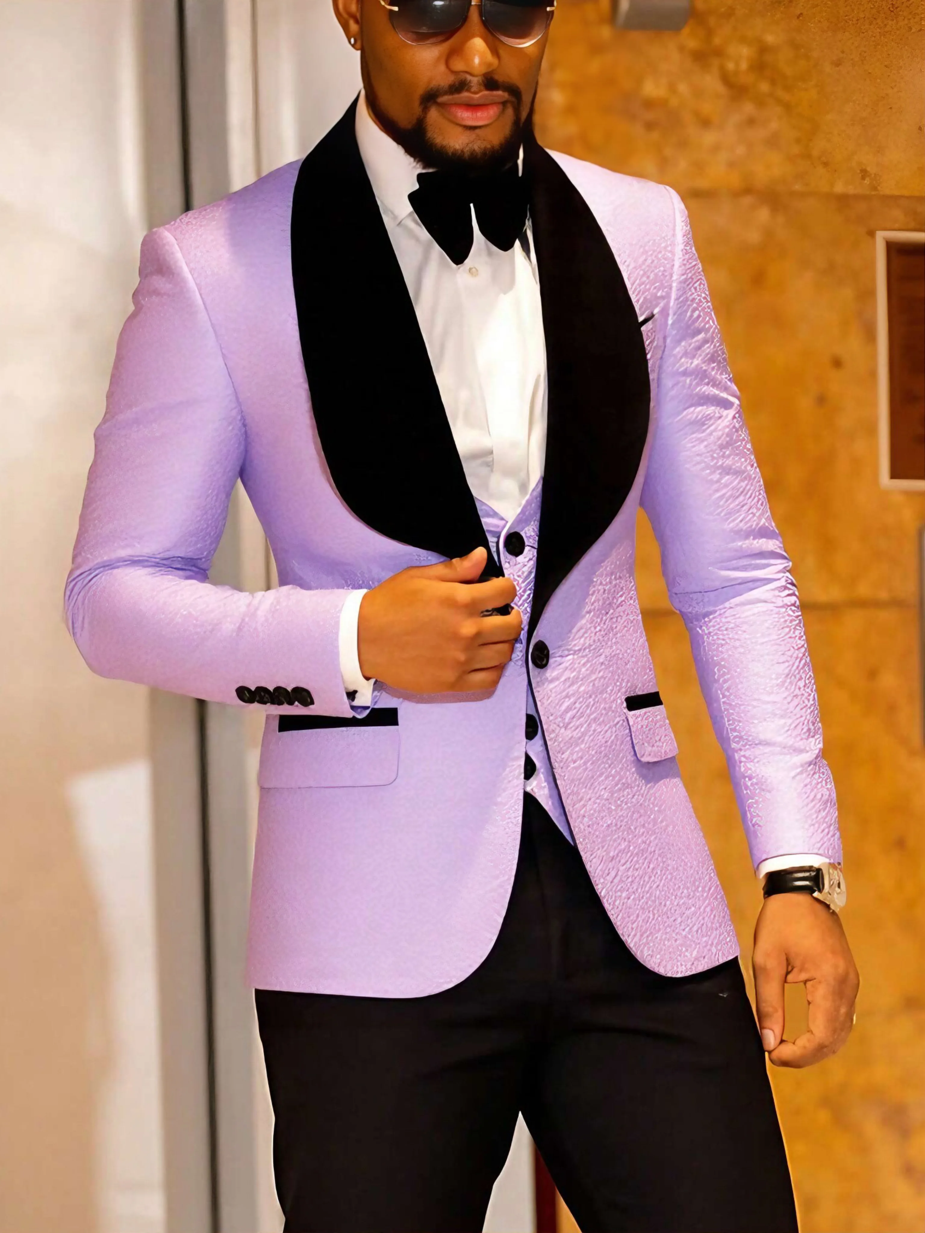 

Men's three-piece floral jacquard slim-fitting suit set, including paisley pattern suit jacket, vest, and pants, suitable for ba