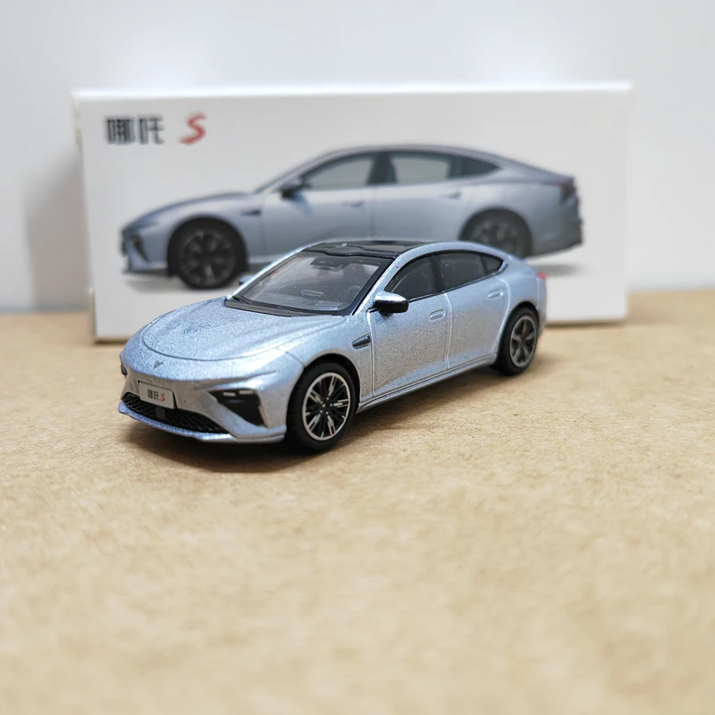 

Diecast 1:64 Scale Original Nezha S Car Model New Energy Alloy Car Model Collectible Toy Gift Souvenir Display Ornament