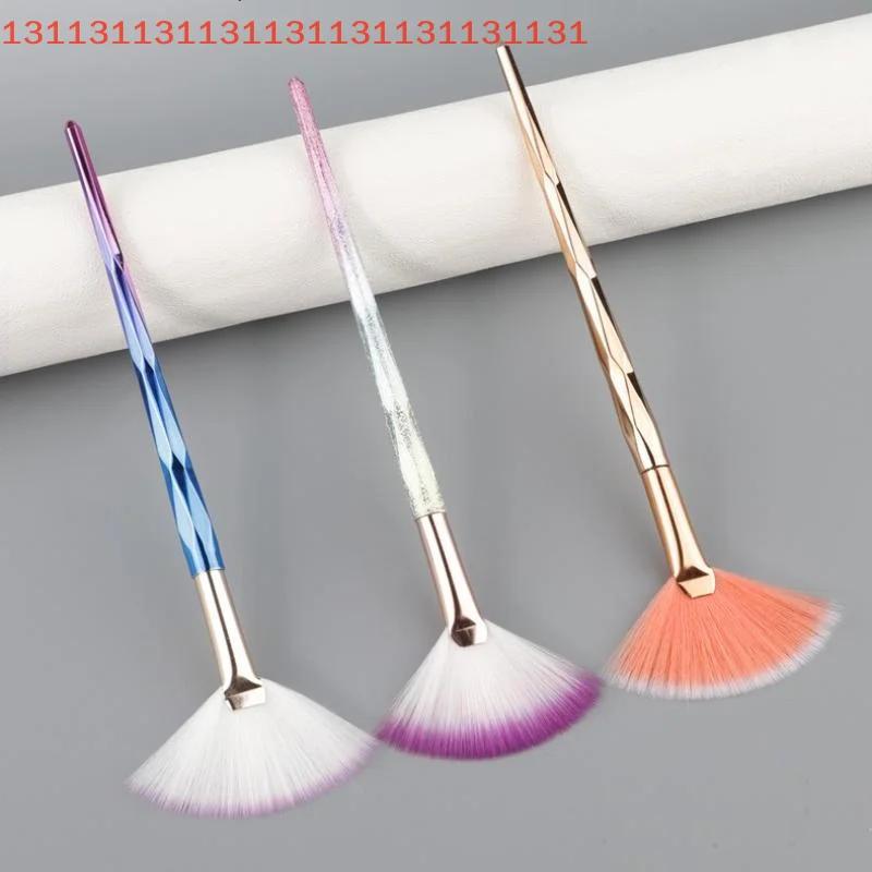 Pennello per trucco da donna a forma di ventaglio, fard piatto grande per evidenziare, pennello per cipria in polvere, strumenti coreani morbidi e comodi anche di colore