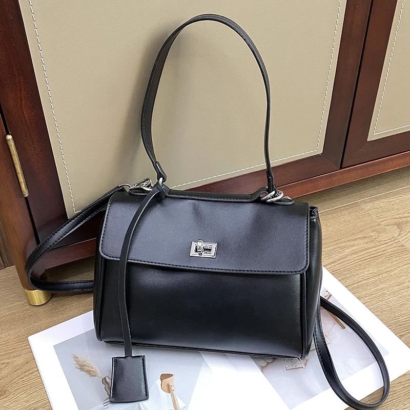 

Designer Ladies Messenger Bag, Leather Crossbody Shoulder Bag for Women, Popular Classic Elegant Style