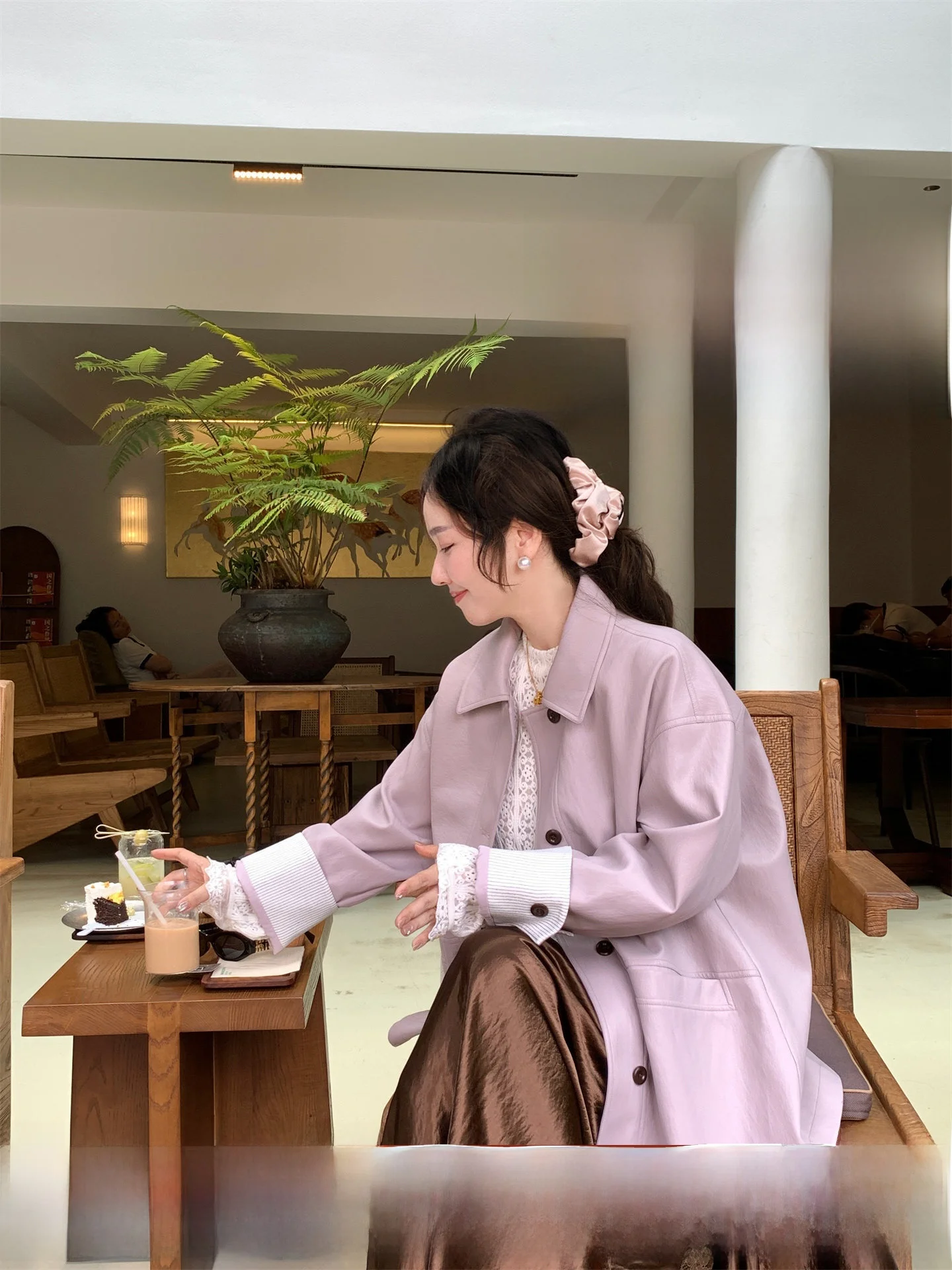 TheWangs ユニークでおしゃれなレディースレザージャケット アウターウェア 2025新作 初秋ファッション 小さいサイズ トレンド ポロ襟 長袖