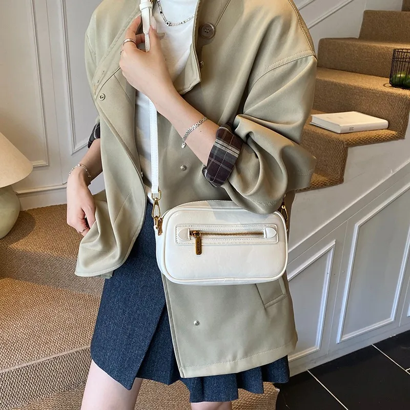 

Unique Leather Shopper Bag For Women In Vintage Style Featuring Solid Color And Designer Paris Flair