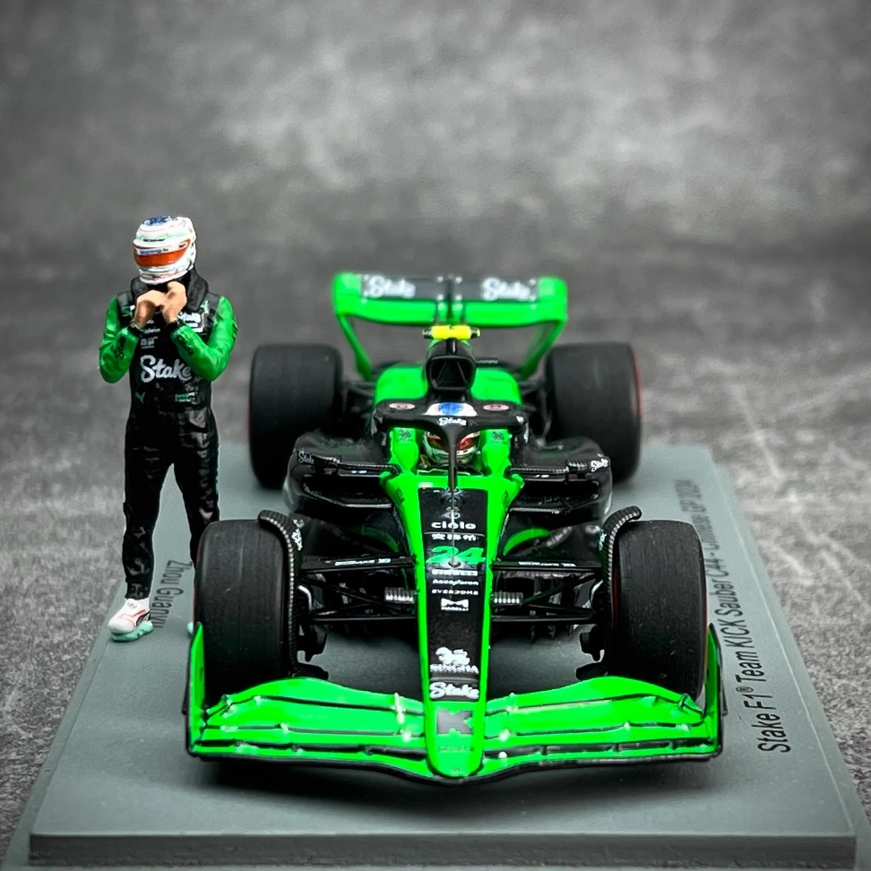 1/43 شرارة تشو قوانيو 2024 شنغهاي الجائزة الكبرى Sauber C44 F1 سباق السيارات نموذج تحصيل الديكور ثابت عرض الصبي الهدايا #5