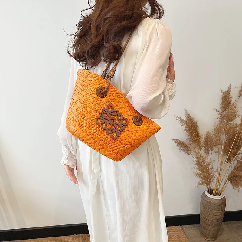 

Unique Simple Shopper Handbag In Vintage Style With Minimalist Finish Ideal For Everyday Commuter Use