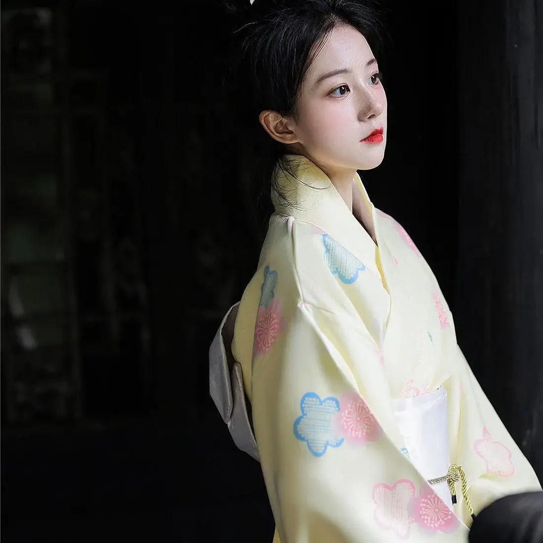 Traditional Japanese Vintage Clothing Women Fashion Yellow Kimono Cardigan Portray Elegant Costume Bathrobe Cosplay Long Dress