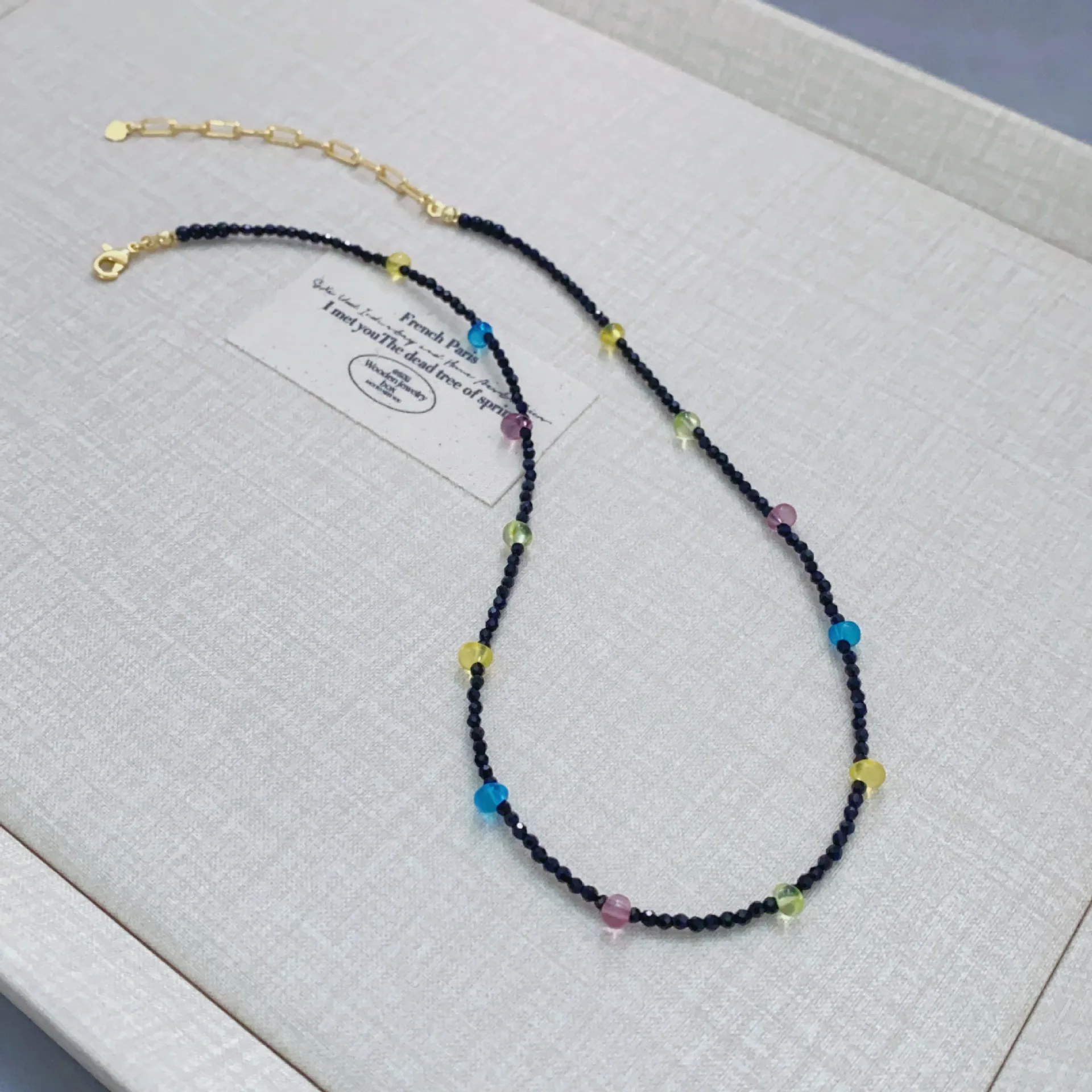 

New Fashion Colorful Natural Stone Splicing Hand-beaded Personality Versatile Necklace Thin Simple High-end Necklace