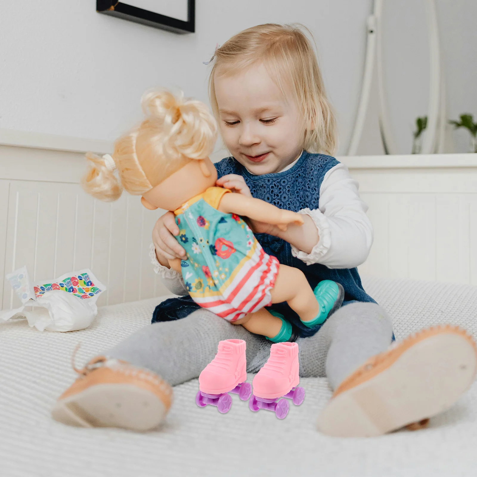 3 pares mini patins para escala 1/8 minúsculo sapato de plástico decoração charme acessórios para casa de bonecas diy artesanato playset coleção