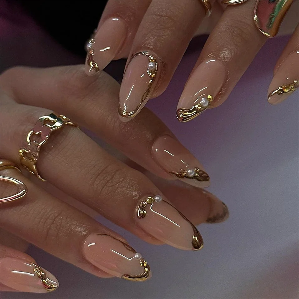 24 uñas postizas color nude, forma almendra, borde dorado francés, perlas blancas, cubierta completa, sencillas, para mujer 2