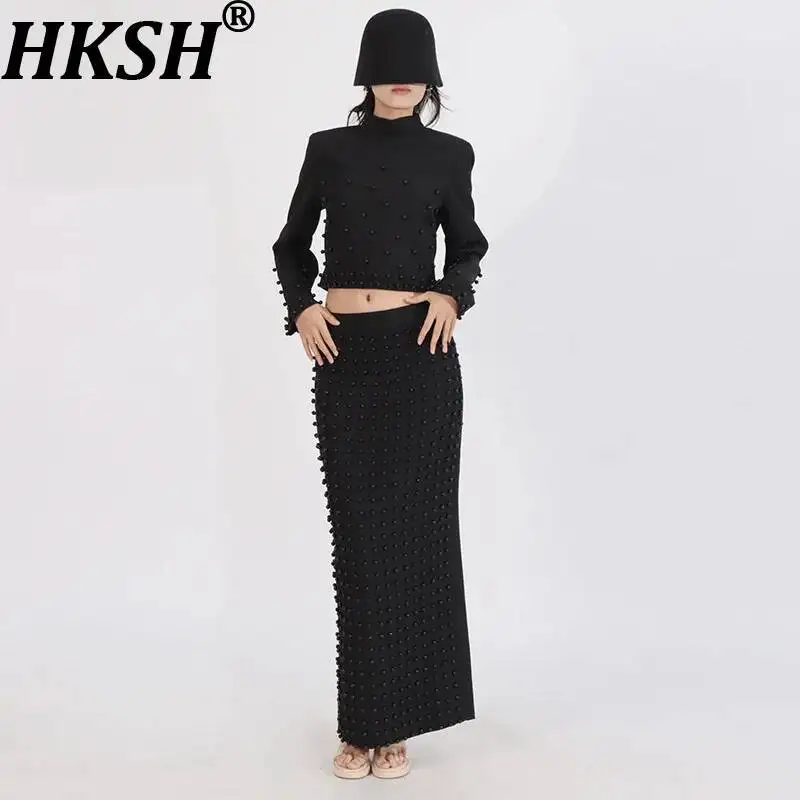 

Женский элегантный комплект HKSH из двух предметов: укороченный топ с длинными рукавами, расшитый бисером, с молнией на спине, и облегающая юбка с разрезом. Идеально для офиса. Весна. HK23184
