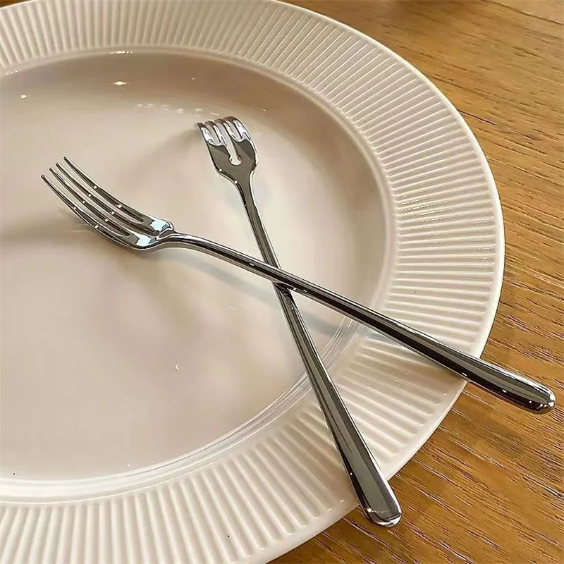 Fourchette à dessert en acier inoxydable à quatre dents, fourcommuniste de table, fourcommuniste à fruits à long manche en argent, vaisselle de cuisine QueFork