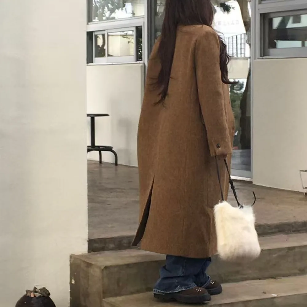 เสื้อโค้ทขนสัตว์สำหรับผู้หญิง ทรงยาว สไตล์ลำลอง ปกเสื้อแบบสูท ติดกระดุมเม็ดเดียว ดีไซน์เข้าชุด ให้ความรู้สึกหรูหราแบบย้อนยุค ความยาวแบบยาวพิเศษ ทำจากผ้าทวีด
