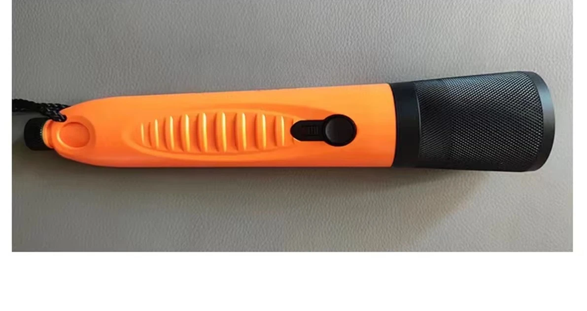 High-power Professional Fill Light. NEW H19 Diving Flashlight 3000 LM P70