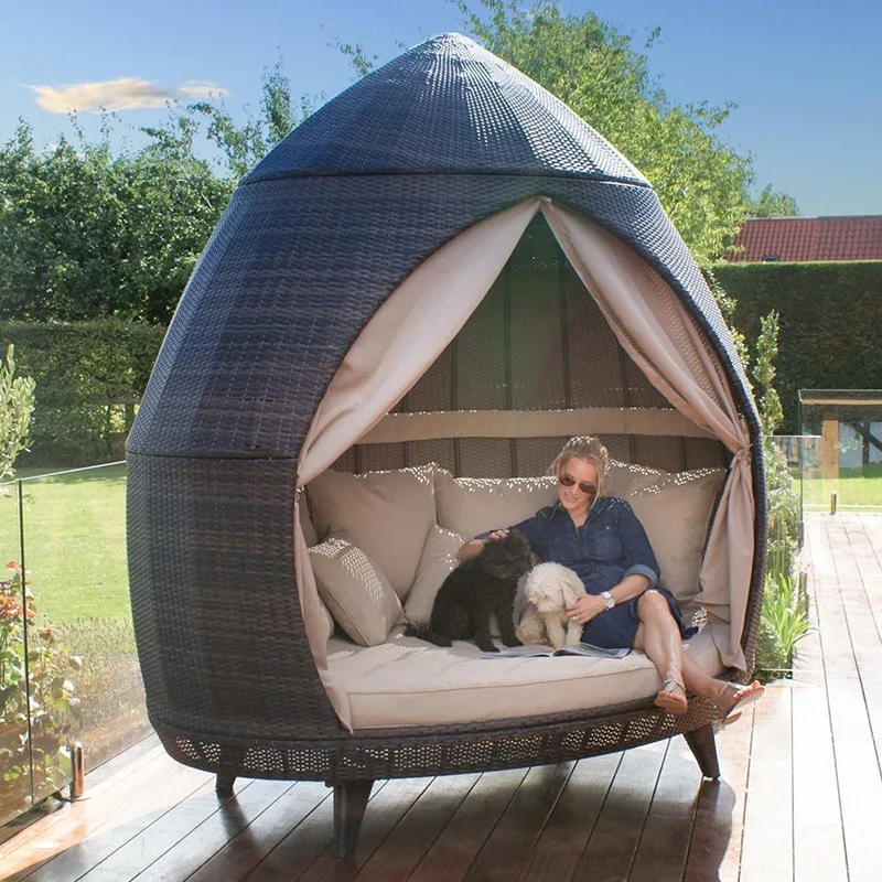 Outdoor bed Internet celebrity resort bird's nest sofa courtyard garden department open-air creative large rattan round bed