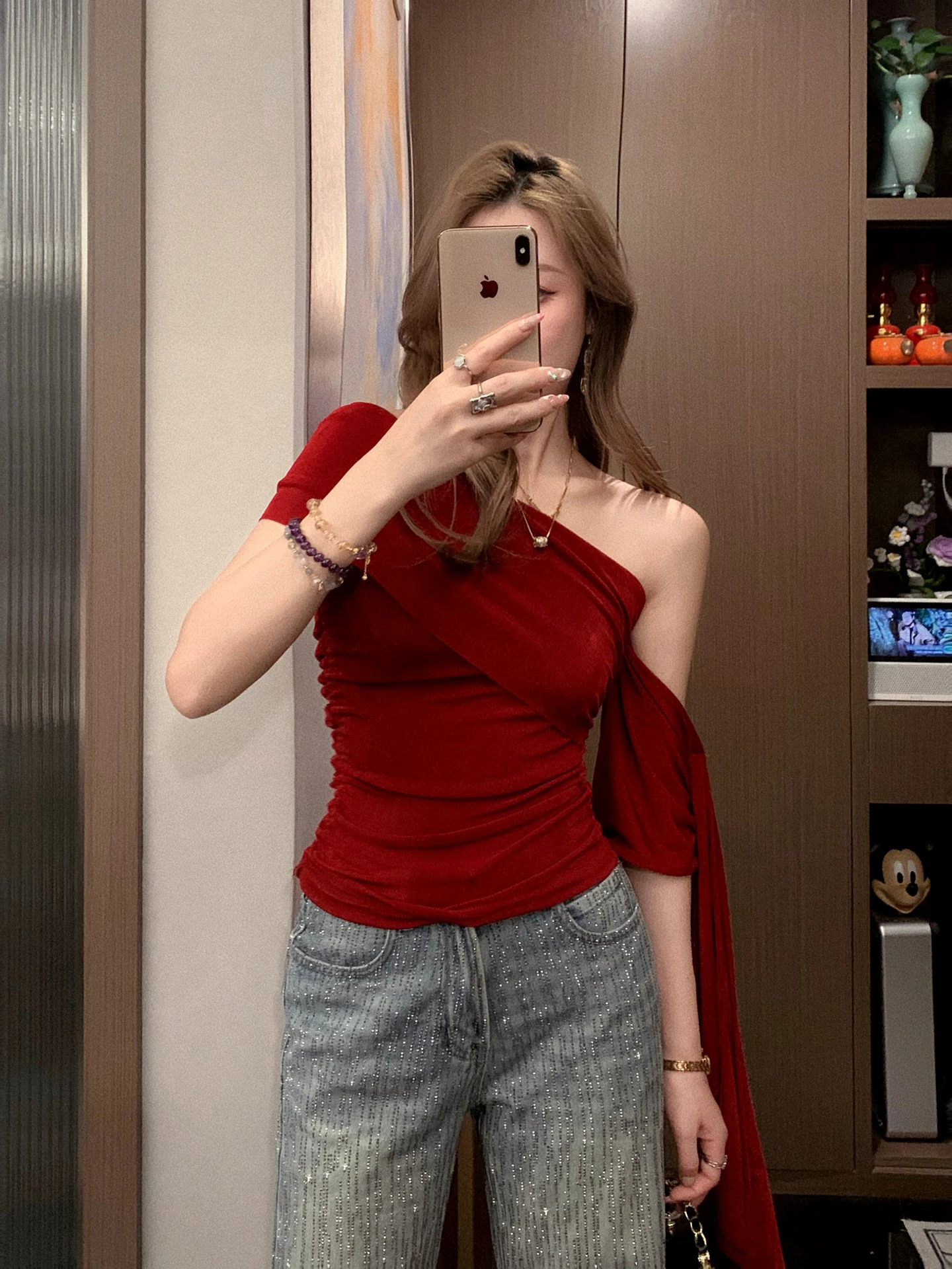 

Сексуальная асимметричная футболка с коротким рукавом для женщин, красная, облегающая, базовый топ с открытыми плечами, повседневная одежда, весна 2026