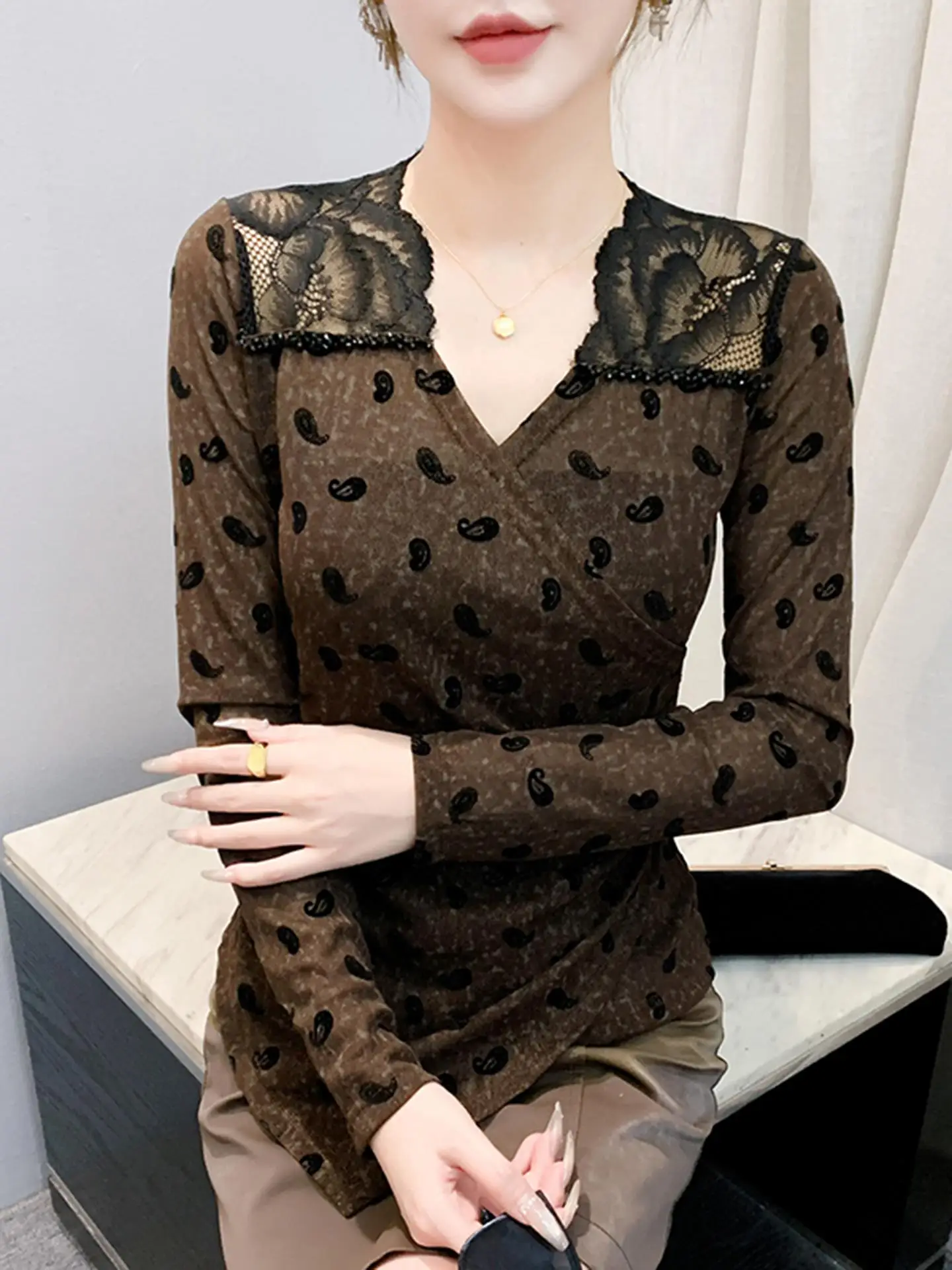 

Сексуальная женская футболка с V-образным вырезом и длинными рукавами, с кружевными вставками, базовая, модная, в европейском стиле