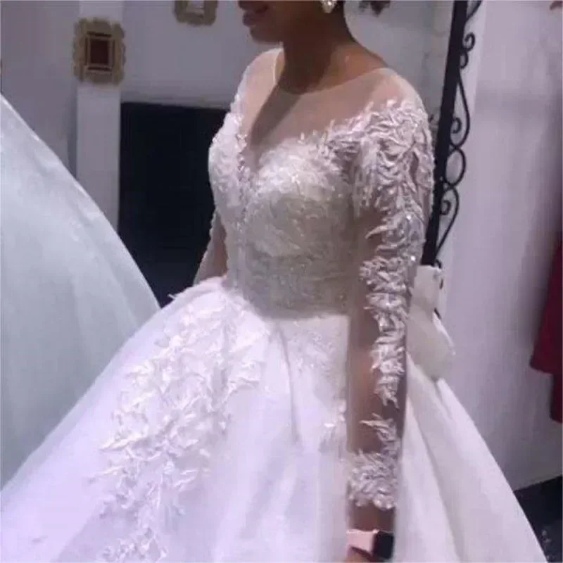 

Customized Scoop Neck Lace Appliques Wedding Dress With Bow Buttons Back Plus Size Long Sleeves Bridal Gown