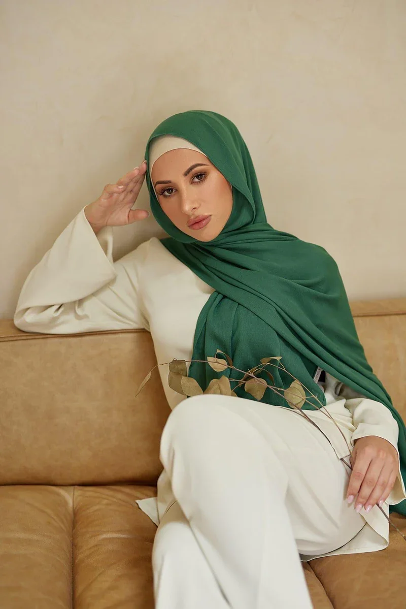 Neue Geknitterte Rayon-Hijabs für Frauen, Einfarbige Schals, Muslimische Weiche Viskose-Kopftücher, Islamischer Turban, Kopfband – Detail 9