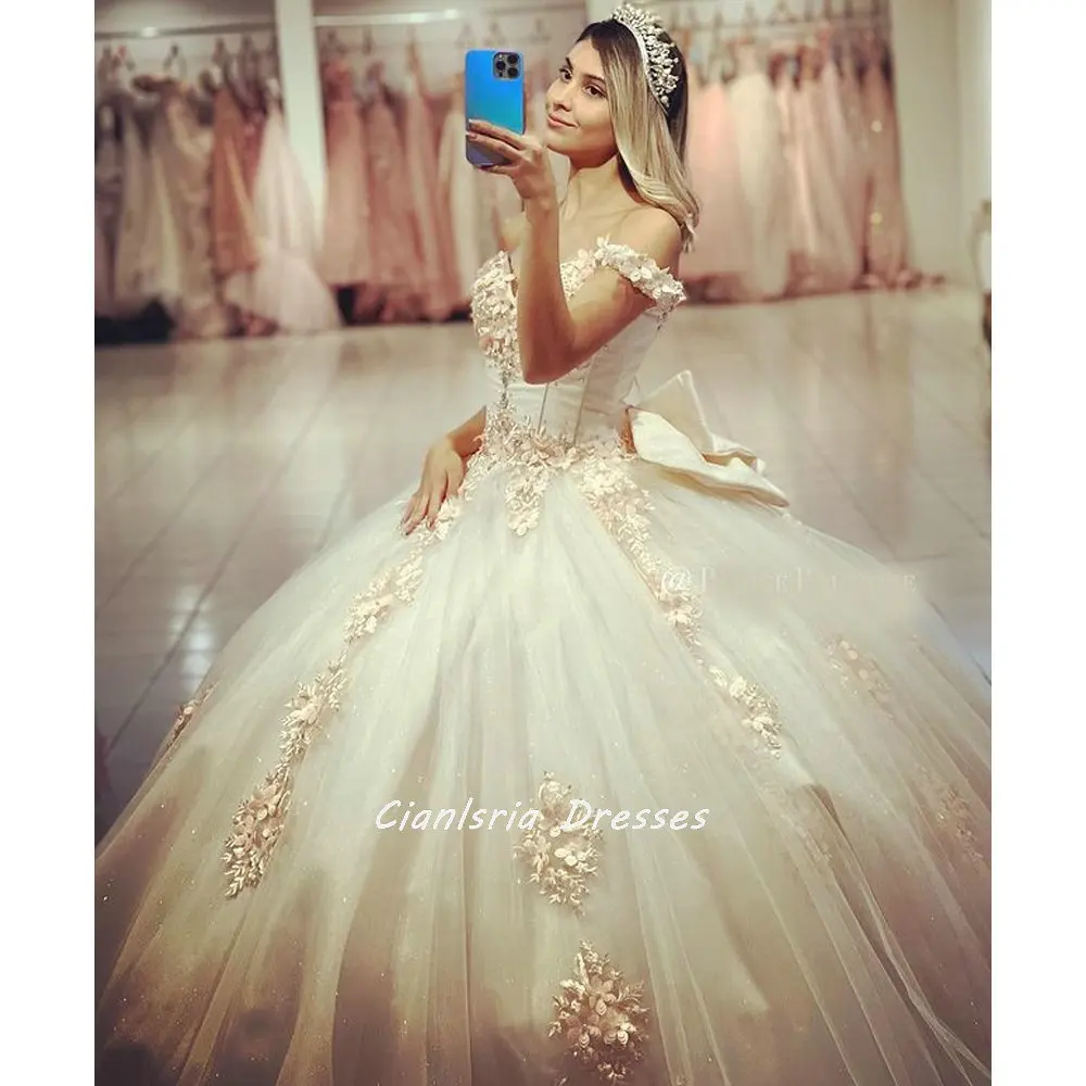 샴페인 수제 꽃 Quinceanera 드레스 볼 가운 어깨 Appliques 레이스 코르셋 달콤한 15 여자 파티