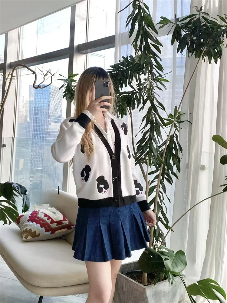 

Faionable Classic Bla White Wool Knitted Head Doll Patterned Cardigan Outerwear Sli Versatile Autumn Start Piece