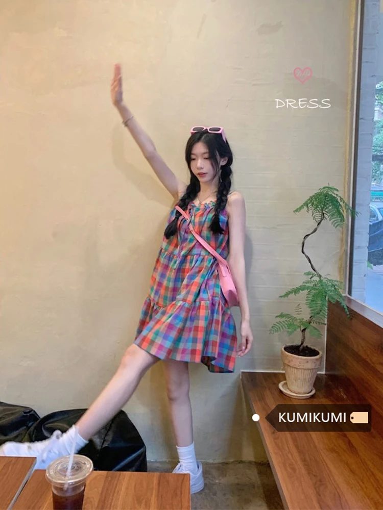 

Dopamine wears a sweet color plaid skirt with suspenders. Women's summer short dresses are loose and age-reducing skirts.