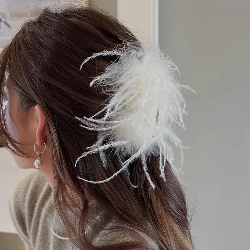 Korean Imitated Ostrich Feather Hair Claw Clips Ins Plush Ponytail Hairpin Crab Barrette for Women Girl Luxury Hair Accessories