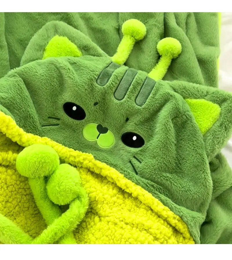 Gnarpy Anime-Merchandise-Hoodie-Umhang, kreativer, verdickter, warmer Fleece-Umhang, tragbar im Büro, als Schal oder Klimaanlagendecke. – Detail 7
