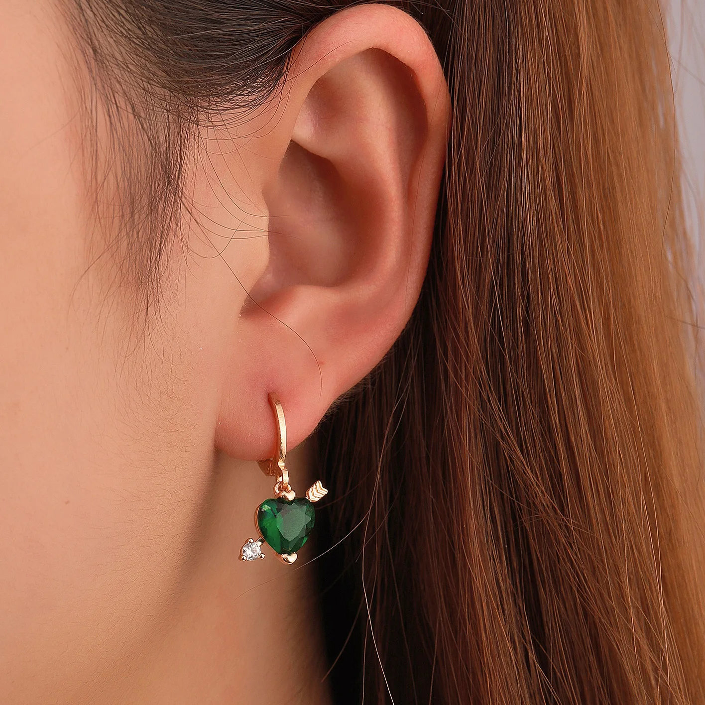 Elegant Gemstone Arrow through Heart Huggie Hoop Earrings for Women Gold Plated CZ Cupid Heart Charms Ear Buckle Cute Jewelry