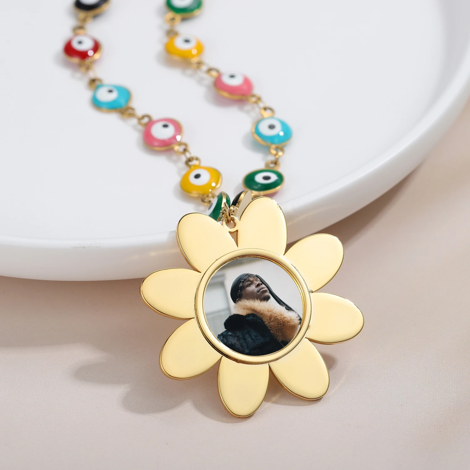 

Sunflower Shaped Stainless Steel Photo Necklace Engraved Name Pendant Valentine's Day Memory Gifts for Girls Couples Souvenir