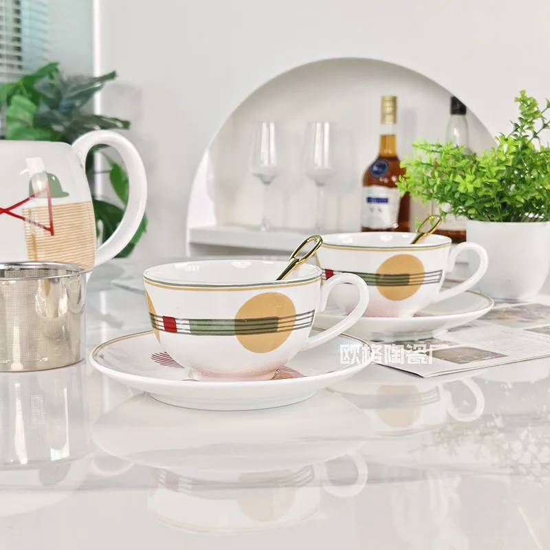 Ceramiczne filiżanki, spodki, miski, łyżki, talerze, czajniki, zastawa stołowa z porcelany kostnej, idealne do domowego obiadu, popołudniowej herbaty, serwowania gości i...