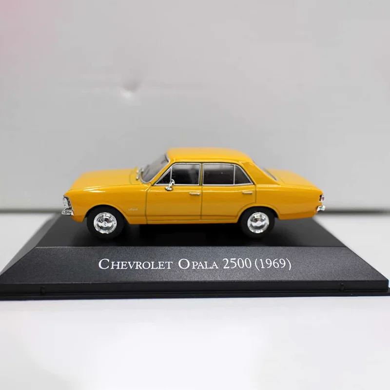 1:43 Scale Opala 1960s Alloy Car Model Ornament