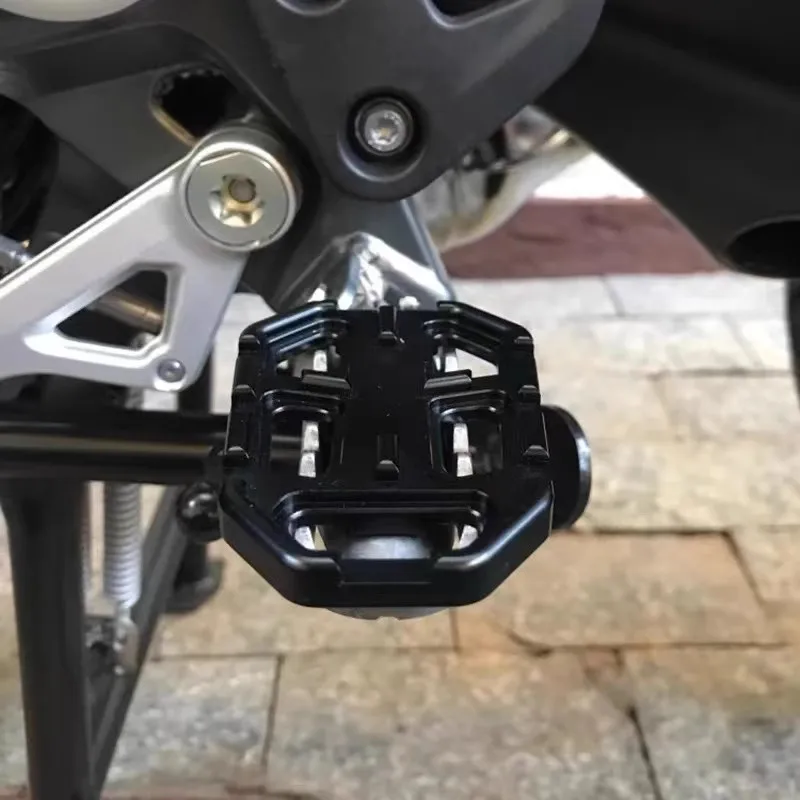Suitable for BMW R Nine T Motorcycle Foot Pegs Pedals Scrambler Rest Footpegs - Black Aluminum CNC Motorcycle Accessories