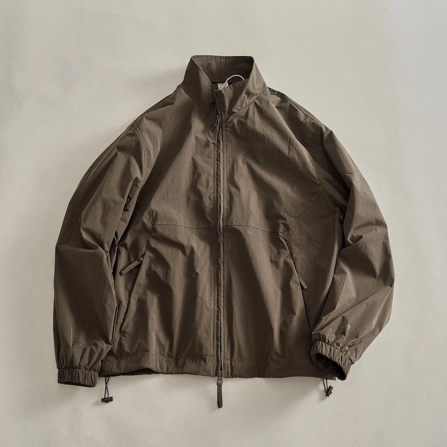 Men's Outdoor Stand Collar Jacket Textured Fabric Breathable Hem Drawstring Zipper Side Pockets Loose Functional Jacket