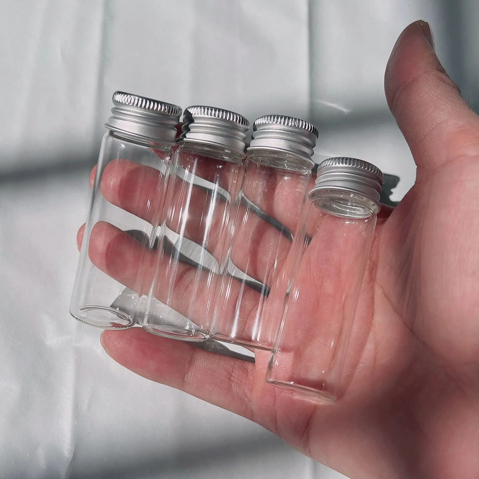 

50 PCS 100 Pcs Small Glass Jars 13*22*70mm 15ml Aluminium Screw Cap Glass Bottles storage bottles & jar Vials DECORATIVE Bottles