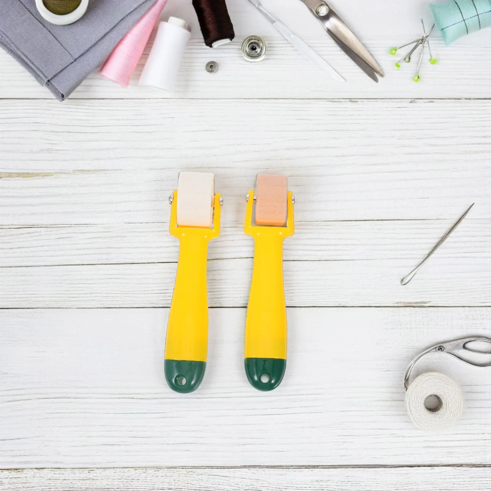 

2Pcs Sewing Sewing Tools Wallpaper Rollers Wood Portable Quilting Wheel Plastic Rolling Pressing Quilting Rollers Tools