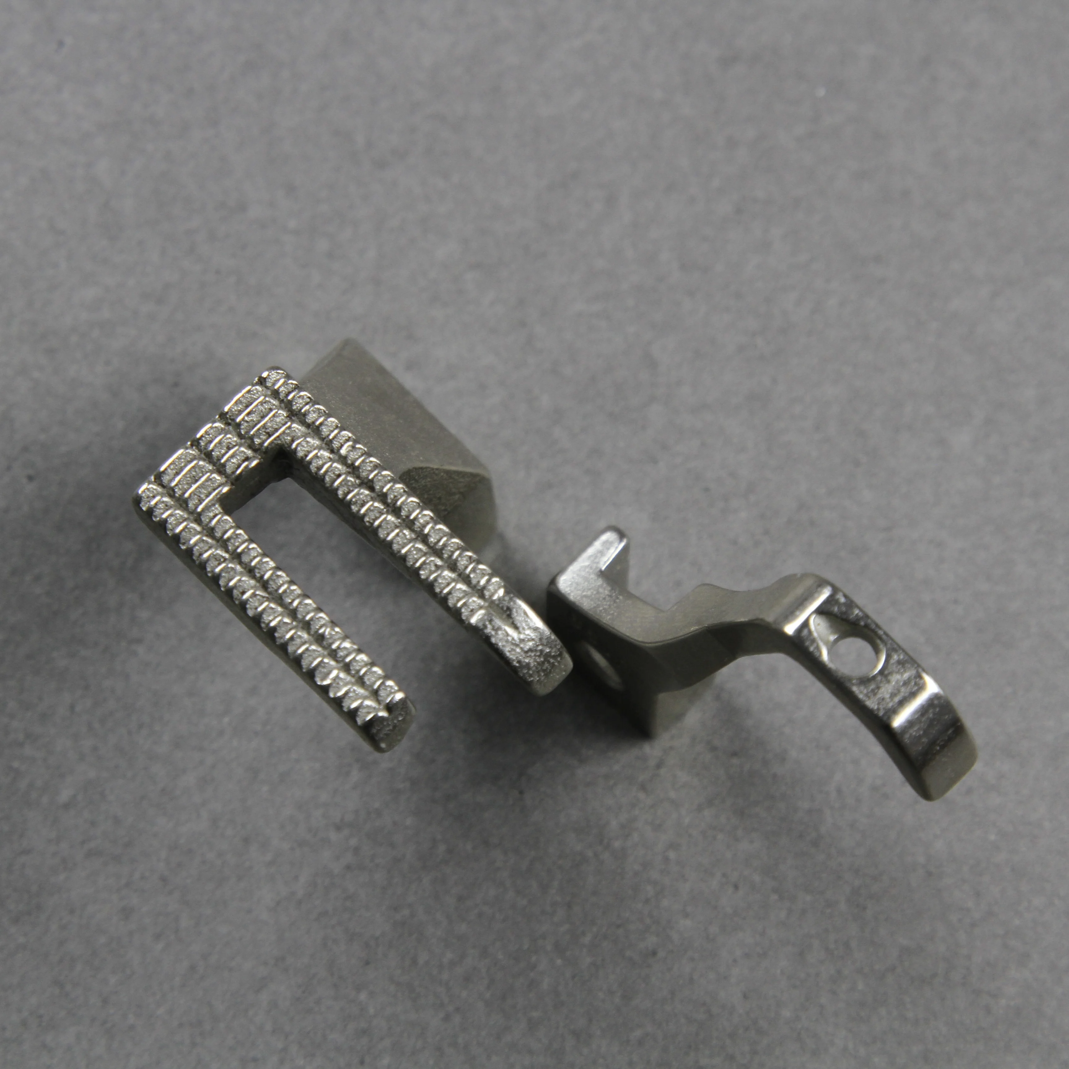 U192 U193 for Synchronised Lathe DY GC0302 Toothed Presser Foot 6-5 Toothed Right Angle Presser Foot Sewing Machine Accessories