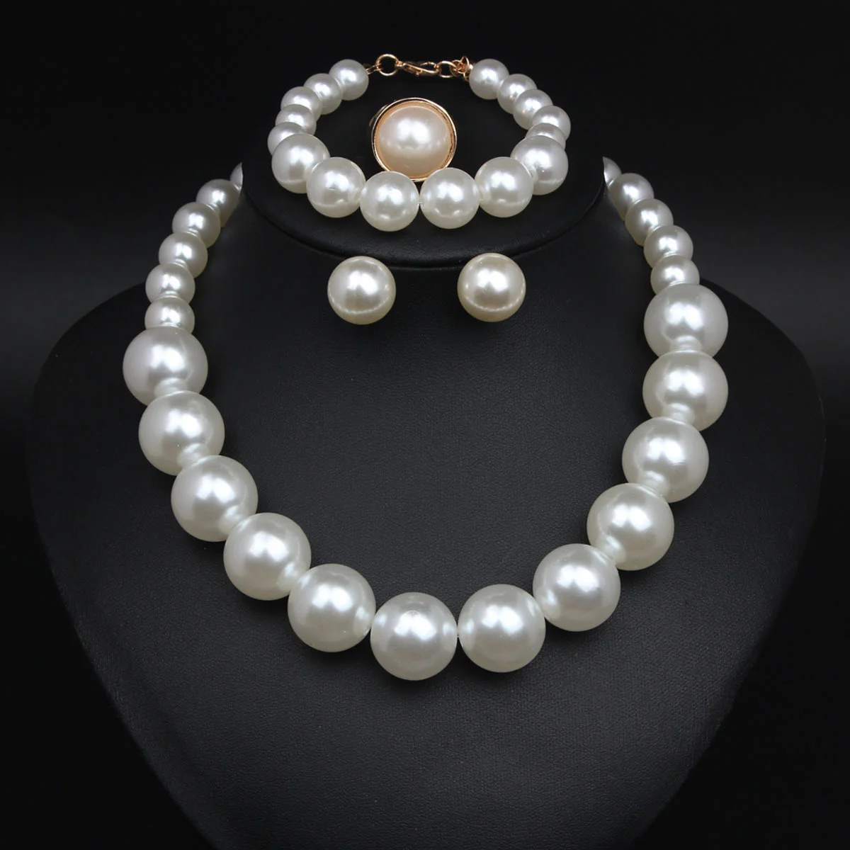 4 pieces vintage elegant pearl necklace for bridesmaid dresses and wedding gowns, set including ring and earrings.