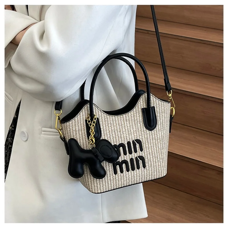 

Elegant Vintage Leather Crossbody Bag for Women - Minimalist Luxury Designer Handbag with Textured Retro Square Satchels