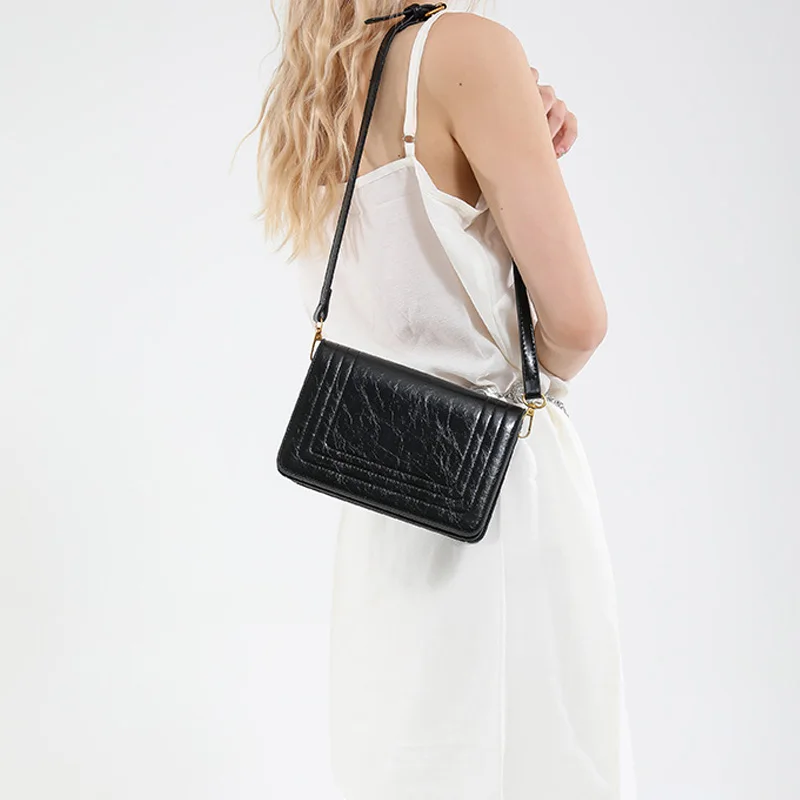 حقائب كروس من جلد البولي يوريثان بلون سادة للنساء مصممة جديدة حقيبة كتف صغيرة تحت الإبط حقائب يد ومحافظ للإبط