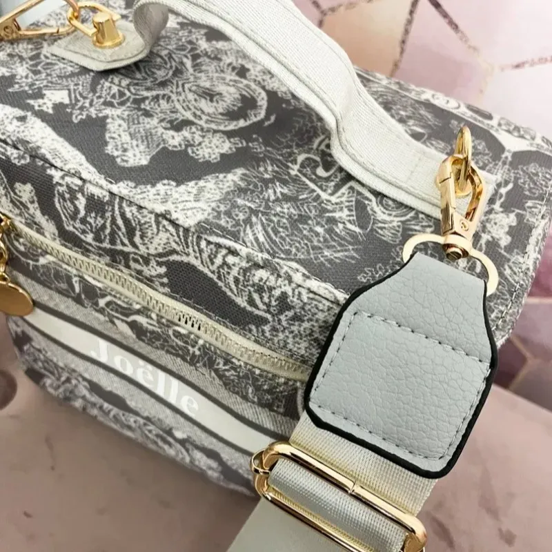 Personalizzato damigella d'onore regali di nozze Vanity Case Bag Crossbody Cosmetics Make Up Bag nome personalizzato regali per la sposa borsa di tela rosa