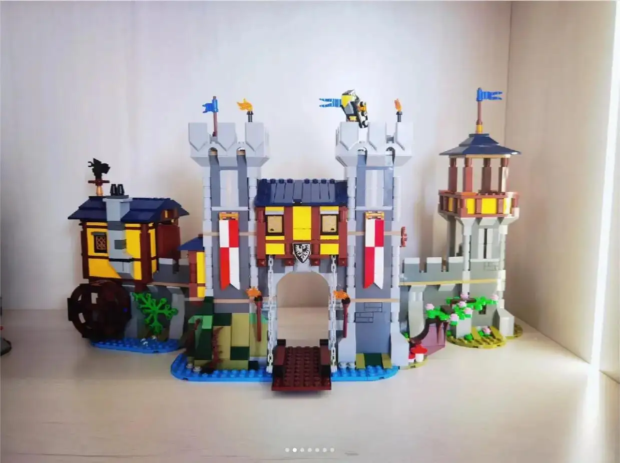 

2025 New 1426pcs Medieval Castle Building home decoration for Birthday Gift Set Castle series compatible 31120 building blocks